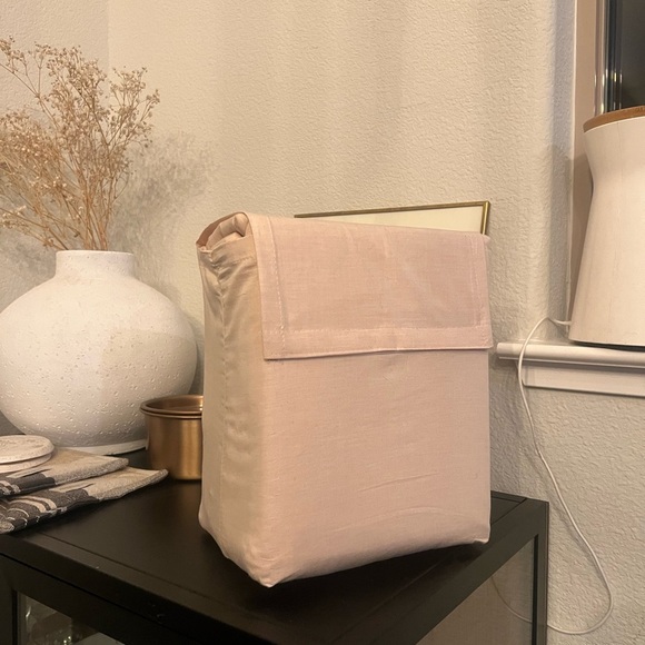 King 250 Thread Count Organic Percale
Sheet Set Peach Chambray - Threshold - Picture 4 of 6